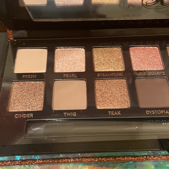 NIB - ANASTASIA SULTRY Eyeshadow Palette - Picture 8 of 16